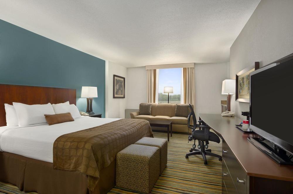 Delta Hotels By Marriott Minneapolis Northeast Екстериор снимка