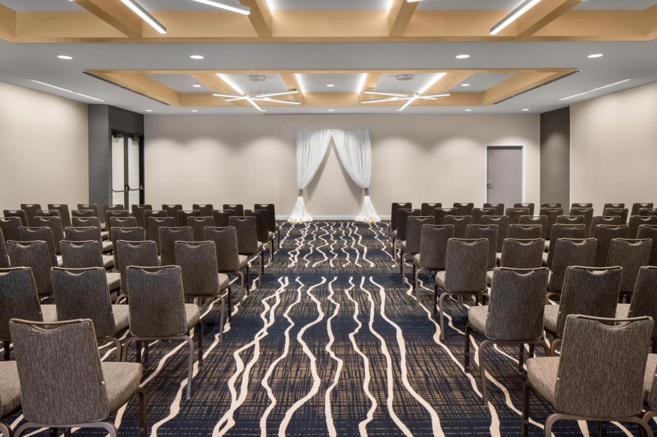 Delta Hotels By Marriott Minneapolis Northeast Екстериор снимка