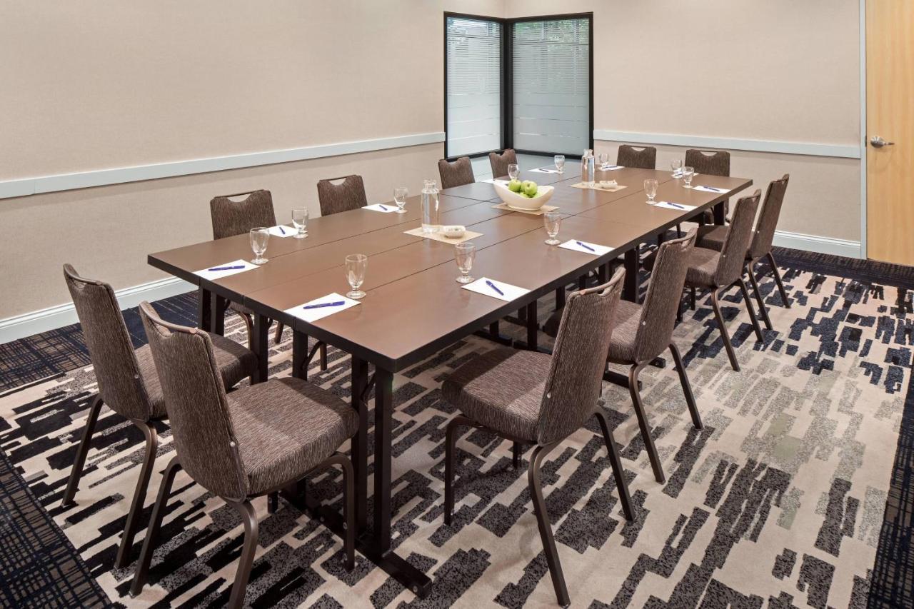 Delta Hotels By Marriott Minneapolis Northeast Екстериор снимка