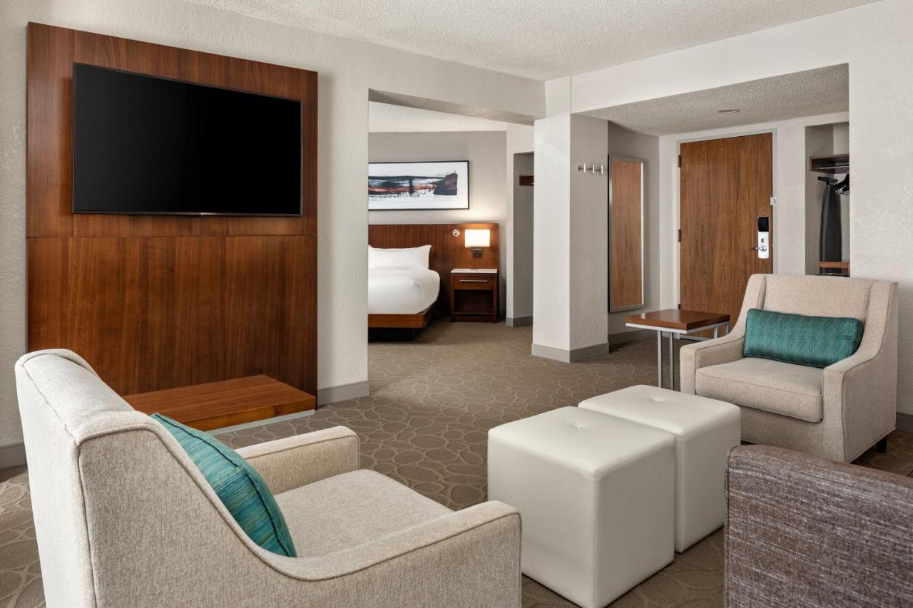 Delta Hotels By Marriott Minneapolis Northeast Екстериор снимка