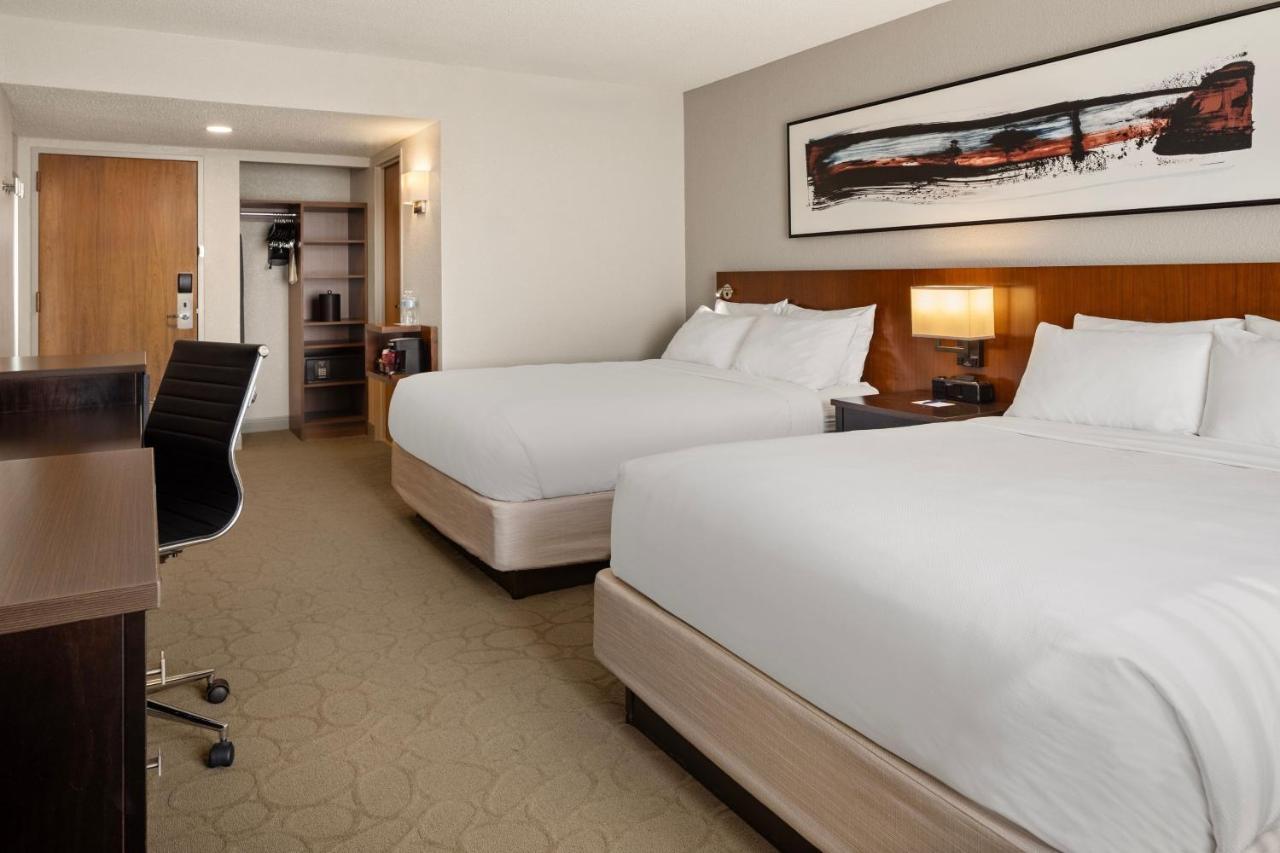 Delta Hotels By Marriott Minneapolis Northeast Екстериор снимка