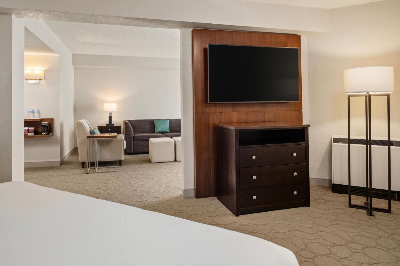 Delta Hotels By Marriott Minneapolis Northeast Екстериор снимка