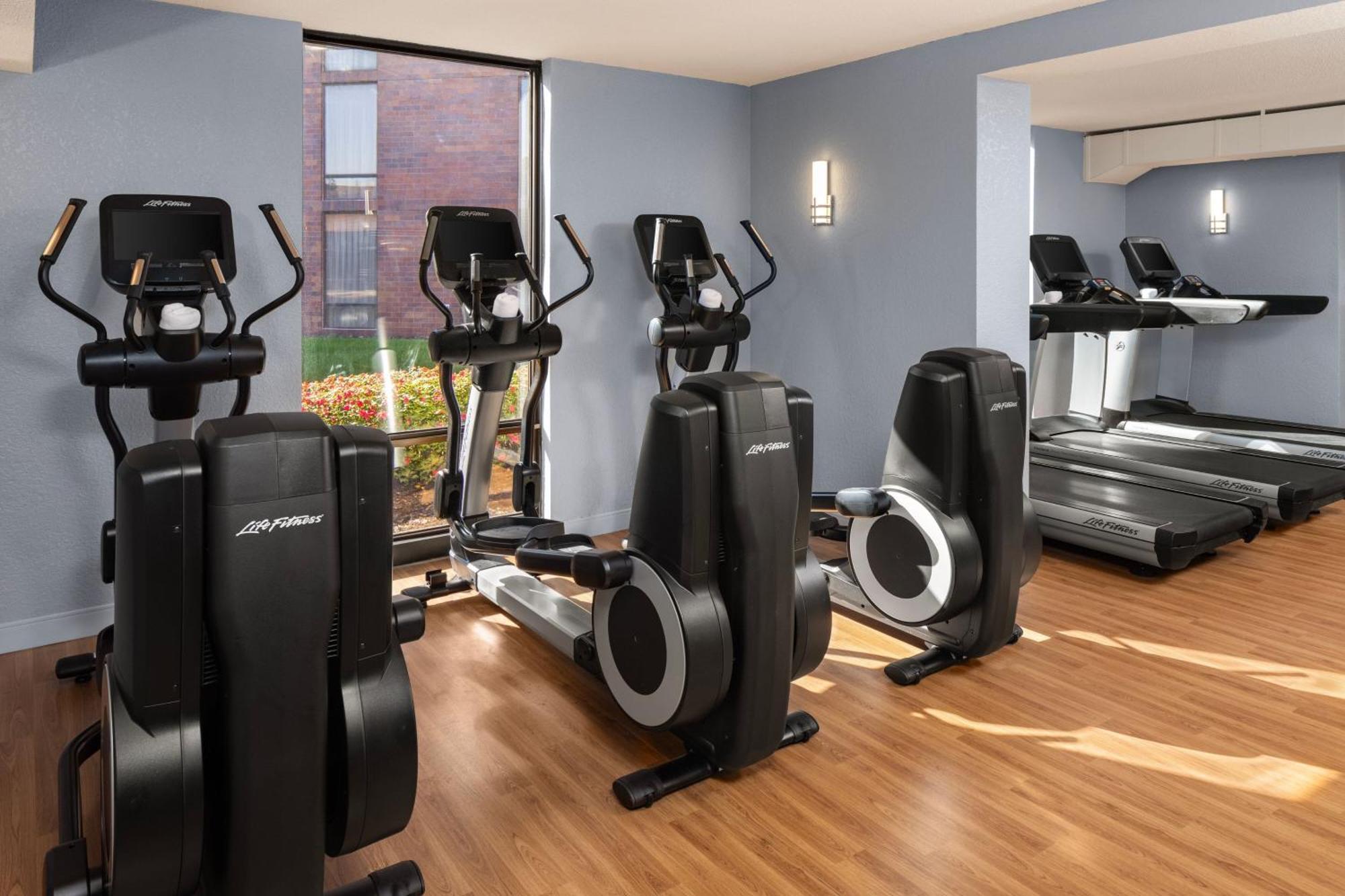 Delta Hotels By Marriott Minneapolis Northeast Екстериор снимка
