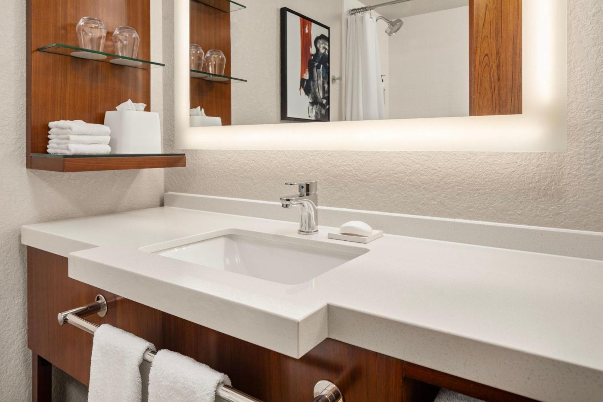 Delta Hotels By Marriott Minneapolis Northeast Екстериор снимка