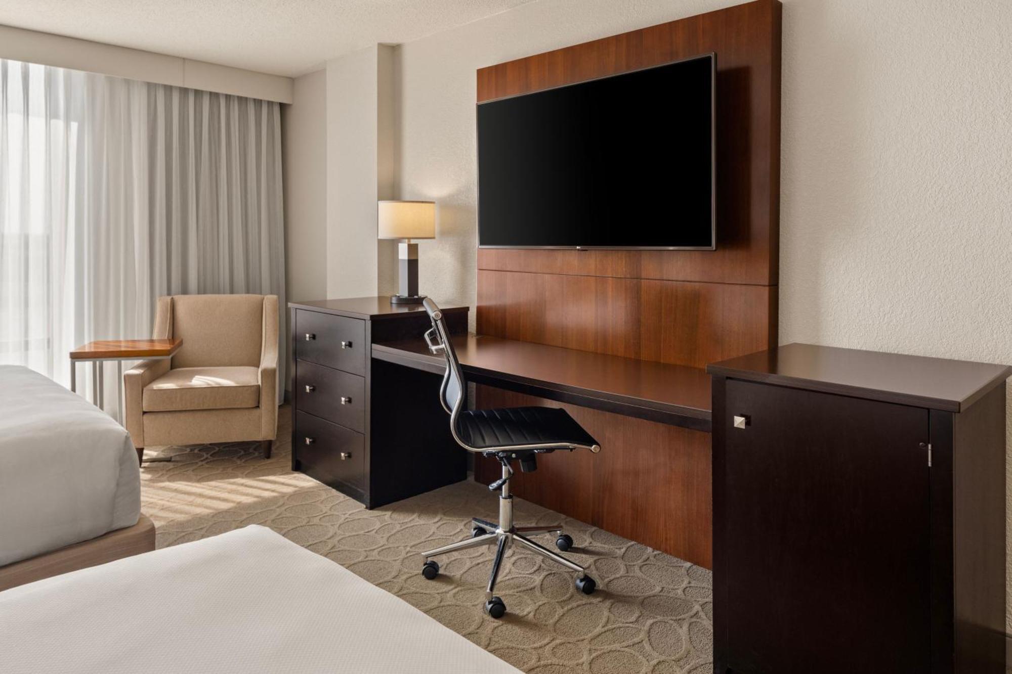 Delta Hotels By Marriott Minneapolis Northeast Екстериор снимка