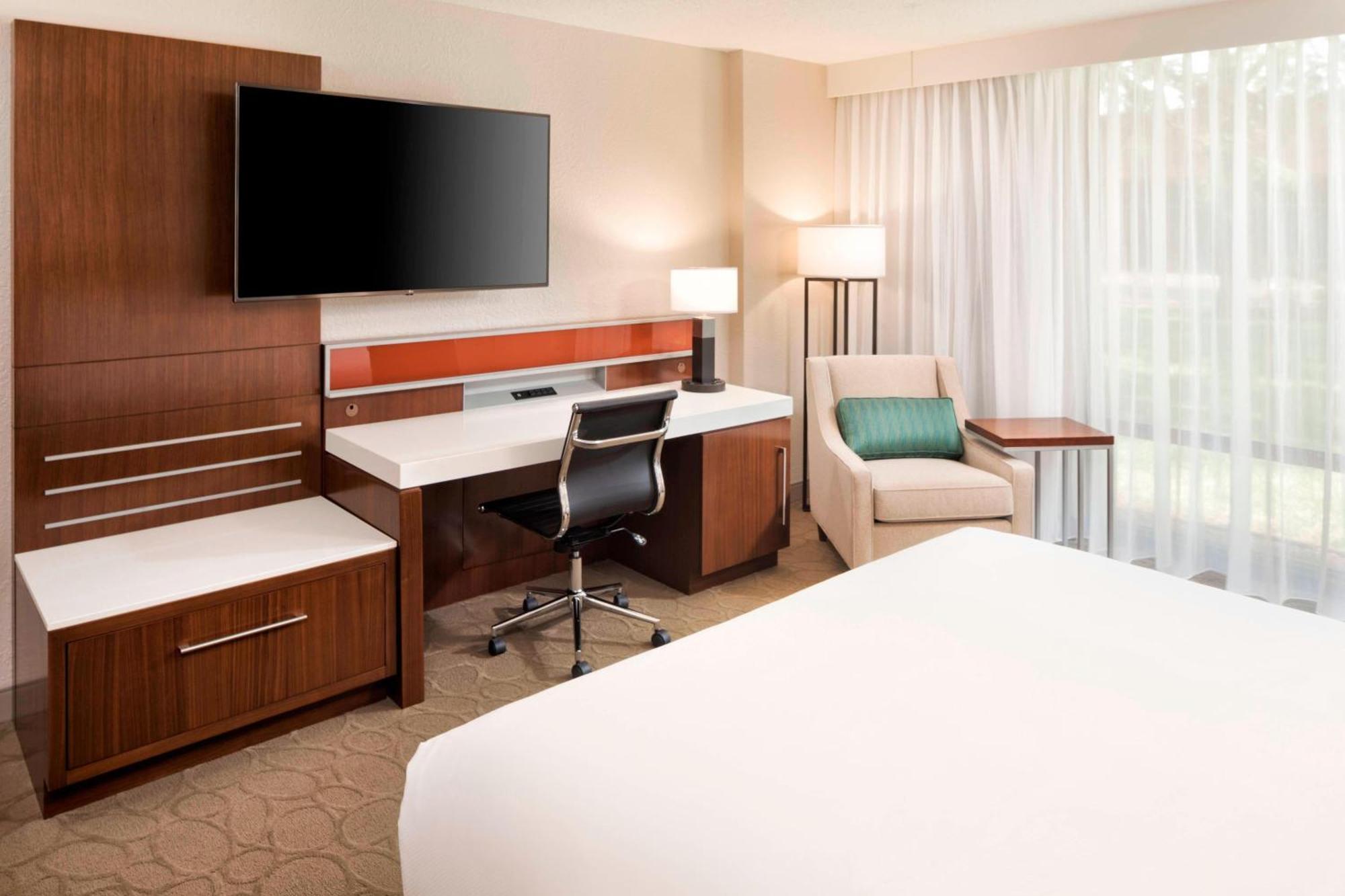 Delta Hotels By Marriott Minneapolis Northeast Екстериор снимка