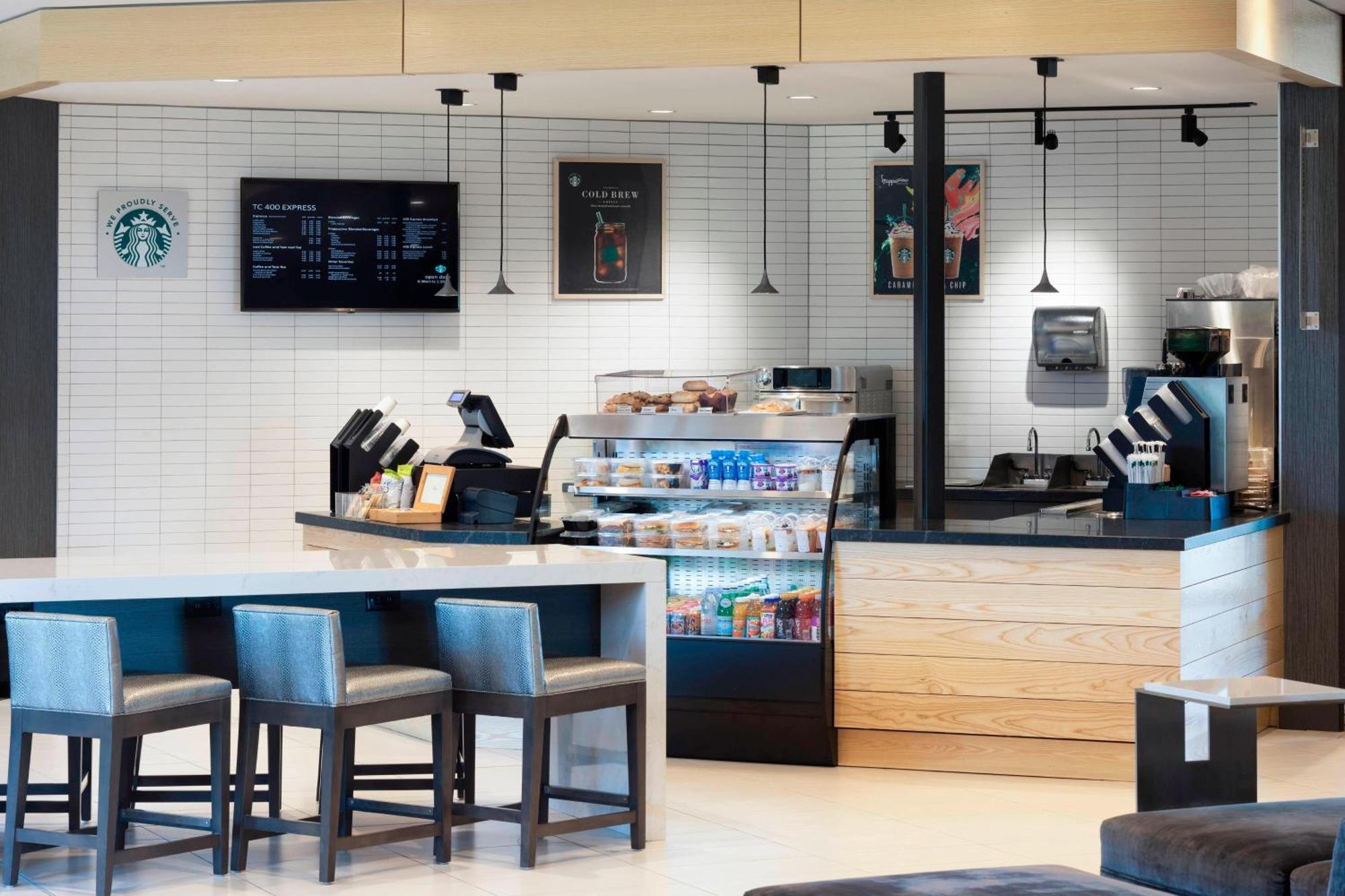 Delta Hotels By Marriott Minneapolis Northeast Екстериор снимка
