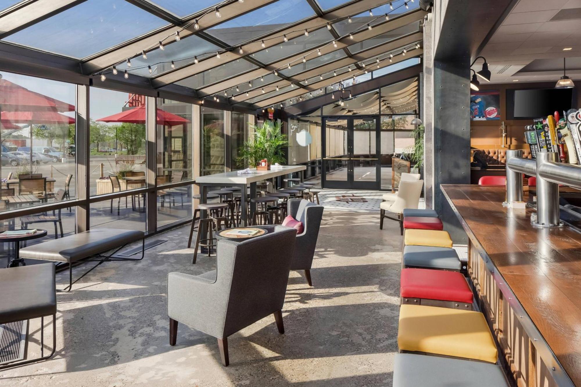 Delta Hotels By Marriott Minneapolis Northeast Екстериор снимка