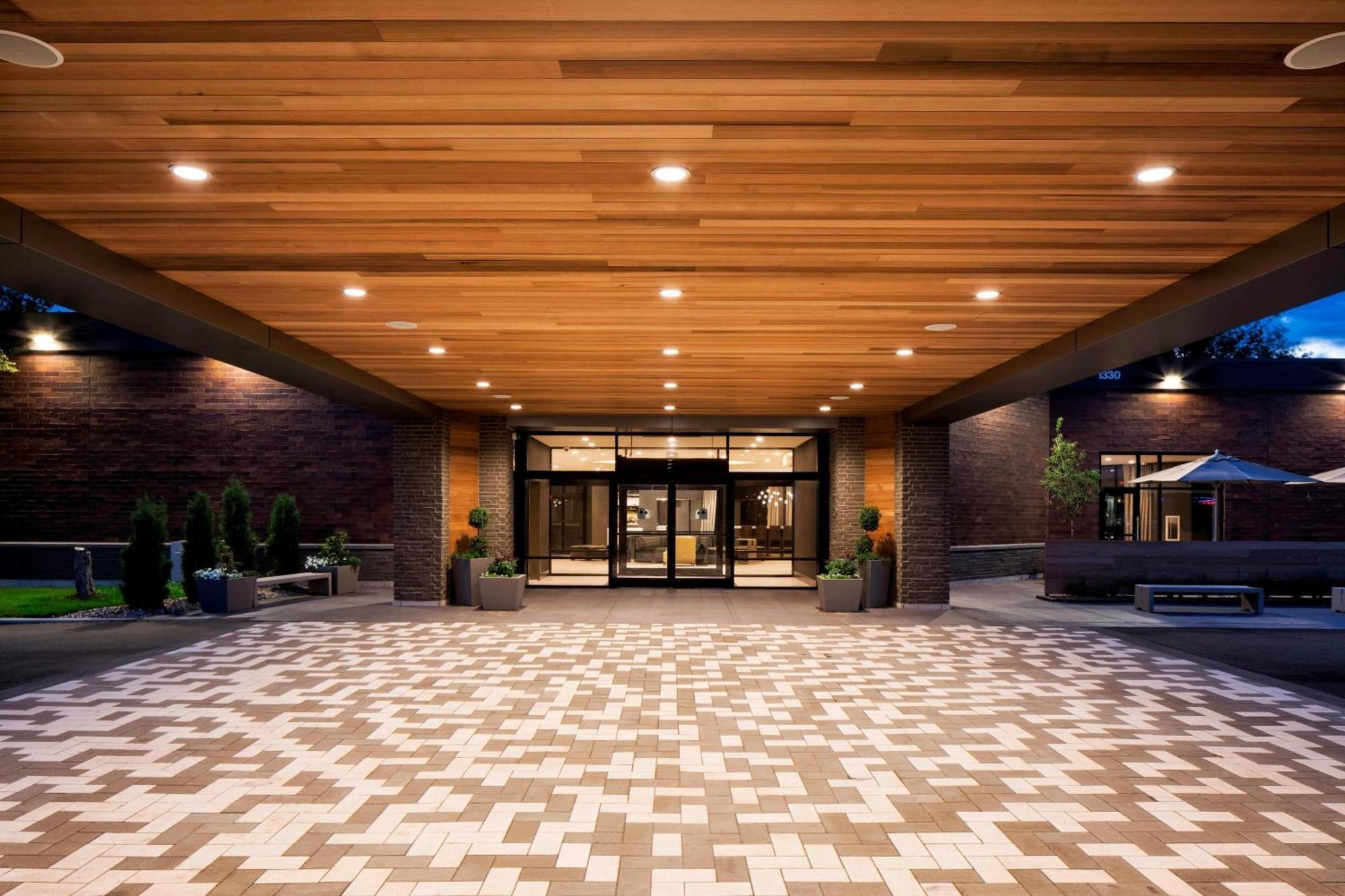 Delta Hotels By Marriott Minneapolis Northeast Екстериор снимка