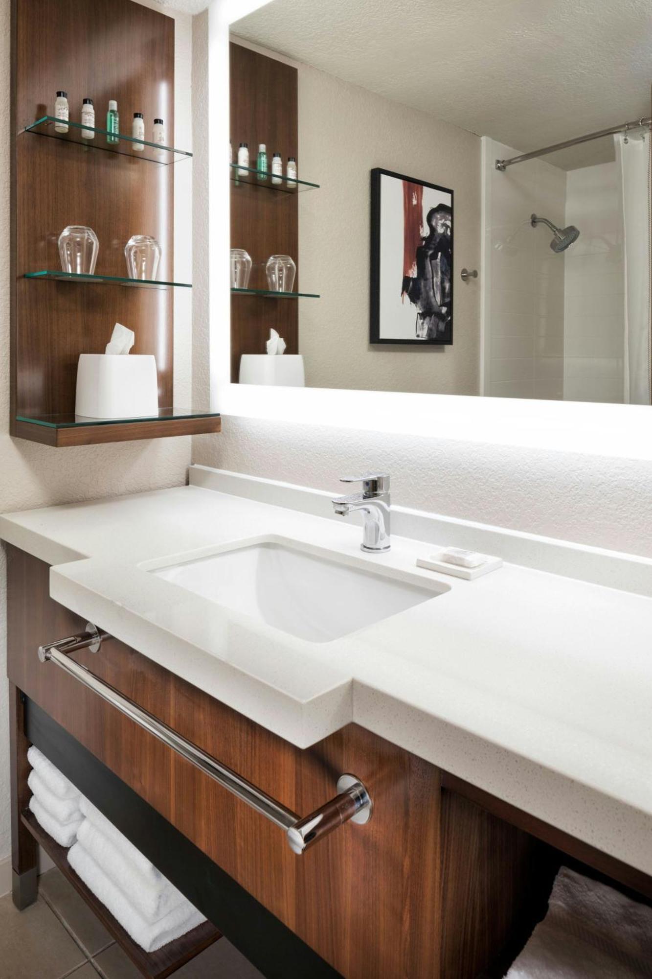 Delta Hotels By Marriott Minneapolis Northeast Екстериор снимка