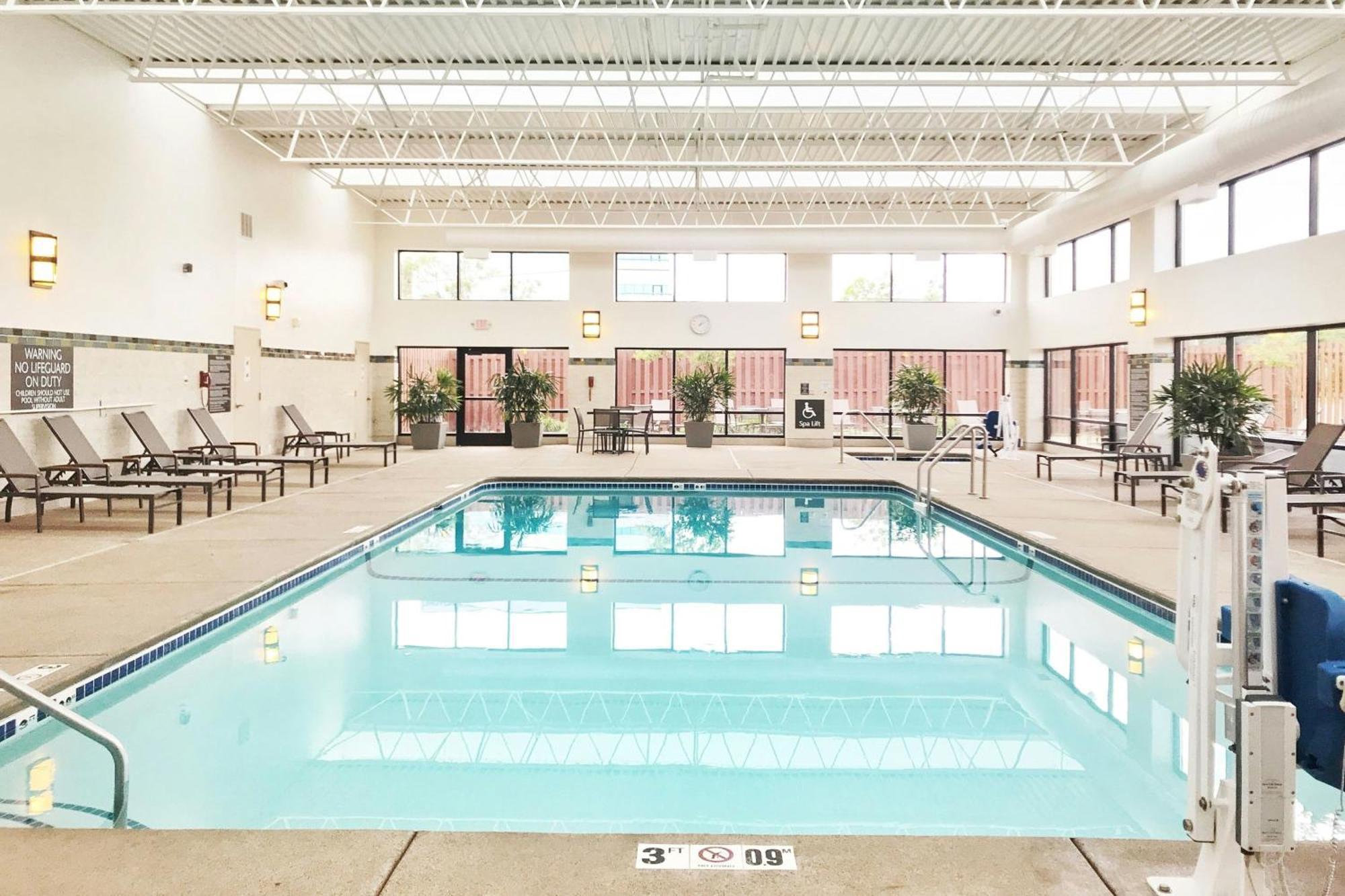 Delta Hotels By Marriott Minneapolis Northeast Екстериор снимка